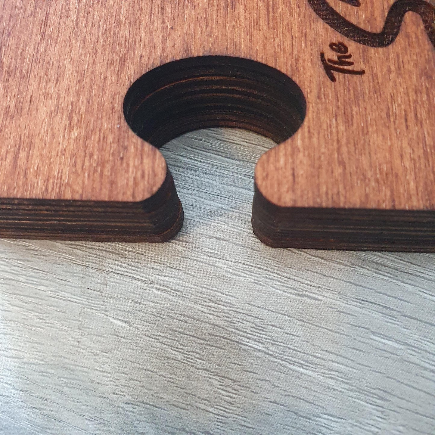 Personalised Wooden Jigsaw Coasters – Interlocking Puzzle Piece Coasters with Family Name or Initials – Custom Gift