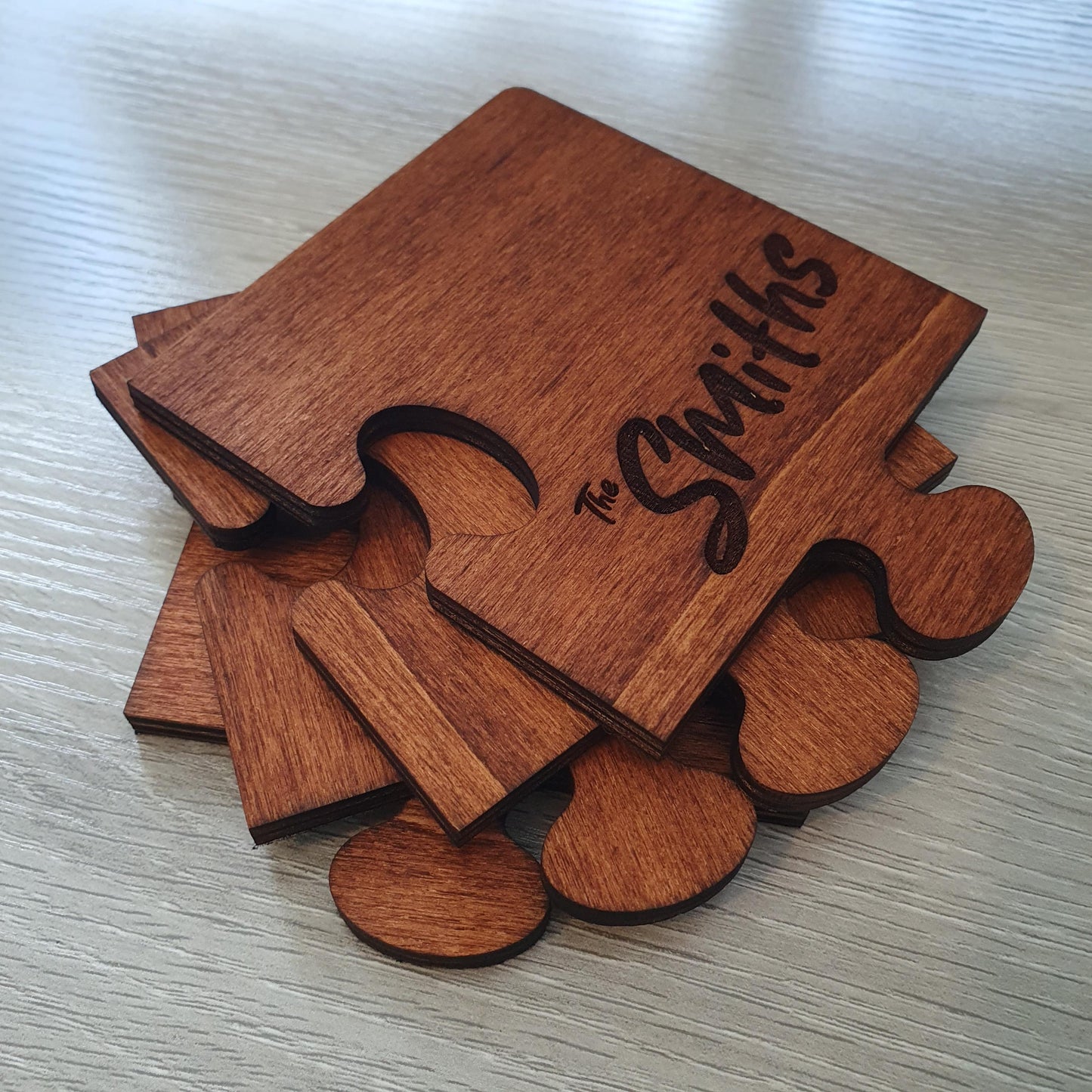 Personalised Wooden Jigsaw Coasters – Interlocking Puzzle Piece Coasters with Family Name or Initials – Custom Gift