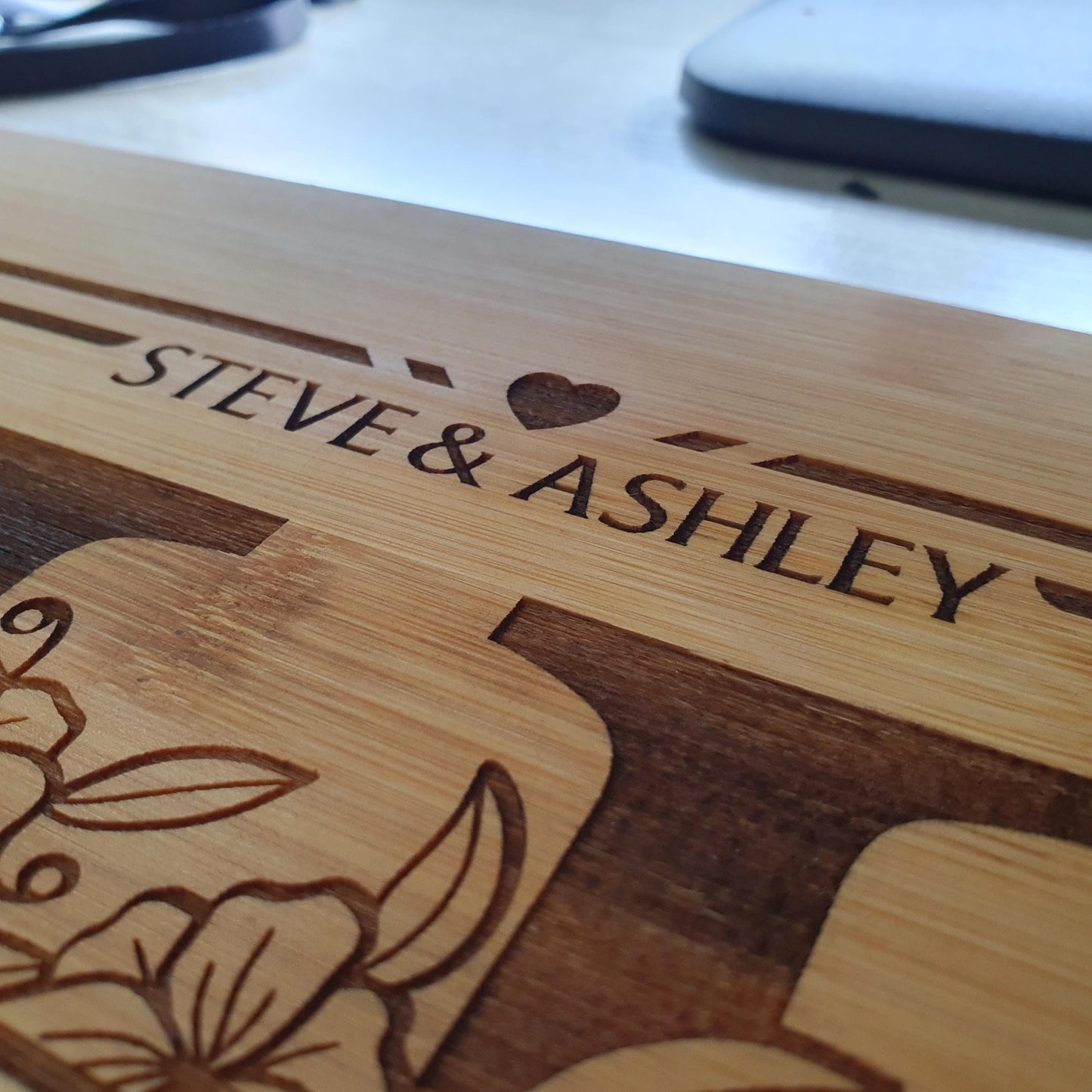 Personalised Bamboo Chopping Board – Custom Couples Gift with Monogram & Special Date – For Weddings, Anniversaries or Housewarmings