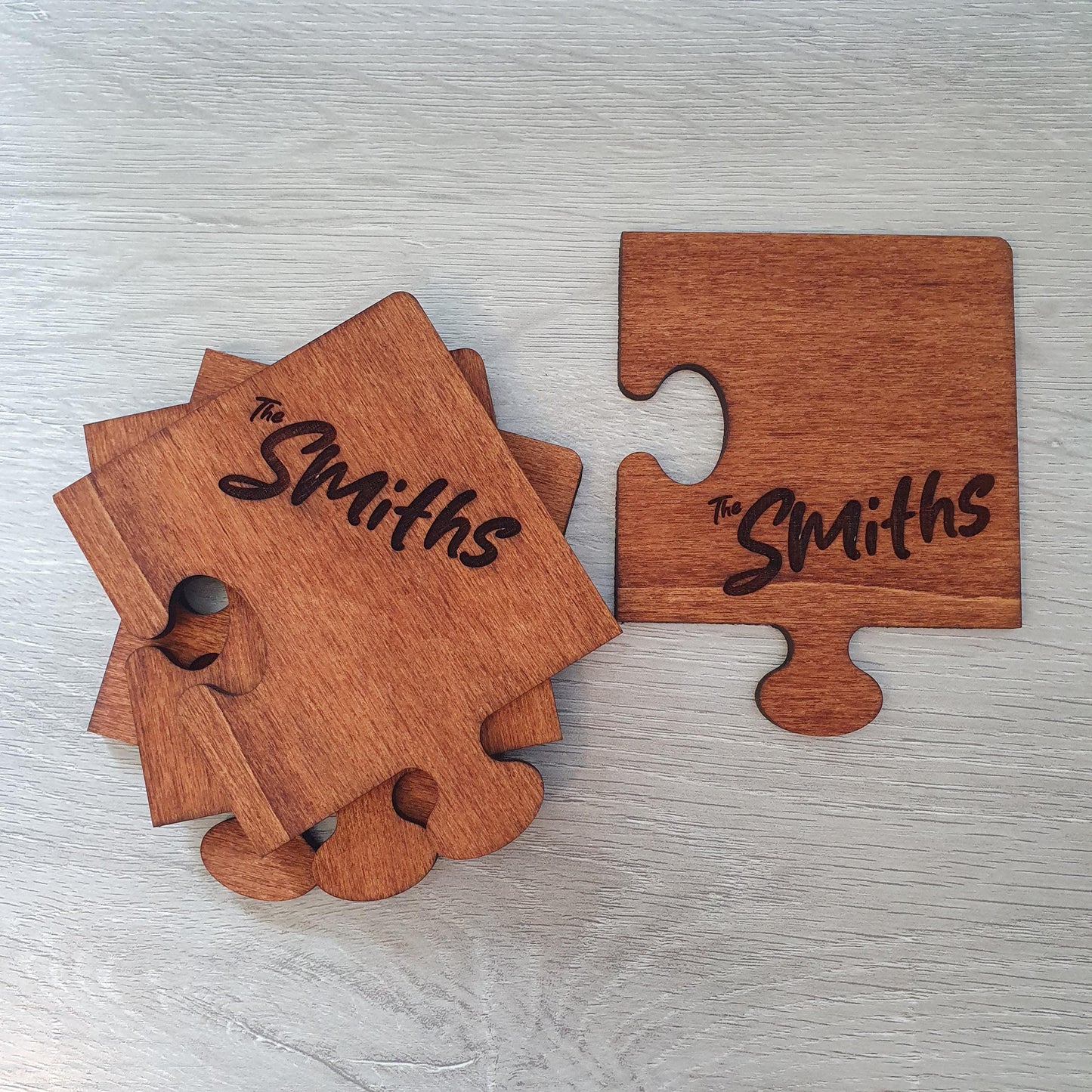 Personalised Wooden Jigsaw Coasters – Interlocking Puzzle Piece Coasters with Family Name or Initials – Custom Gift