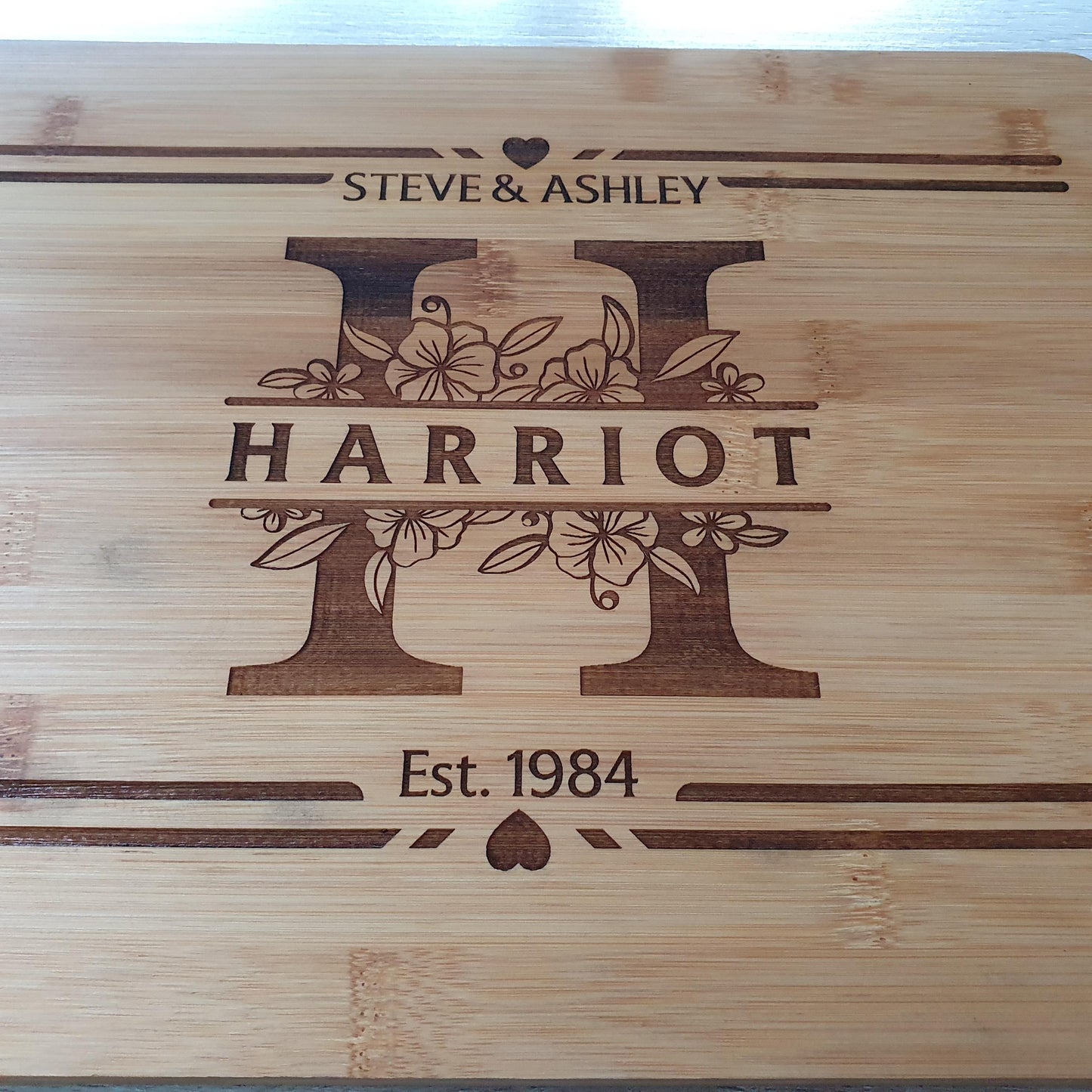 Personalised Bamboo Chopping Board – Custom Couples Gift with Monogram & Special Date – For Weddings, Anniversaries or Housewarmings