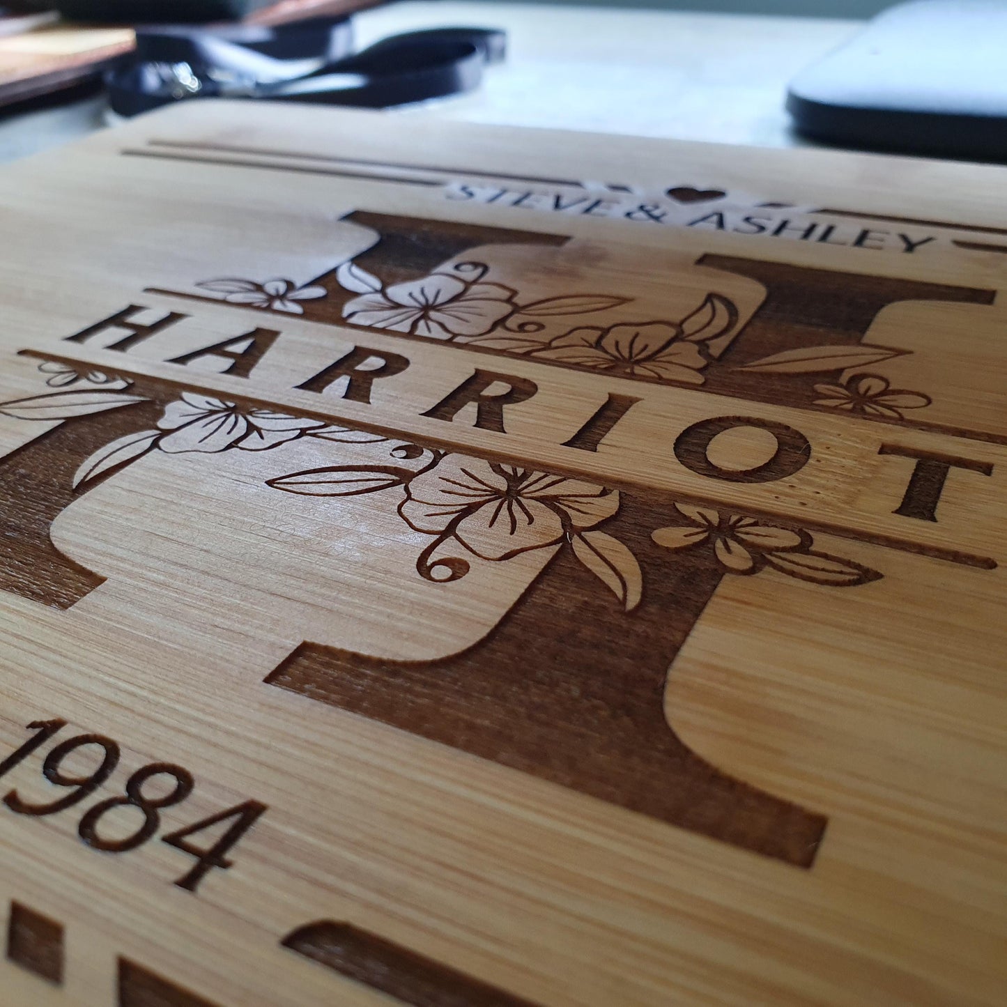 Personalised Bamboo Chopping Board – Custom Couples Gift with Monogram & Special Date – For Weddings, Anniversaries or Housewarmings