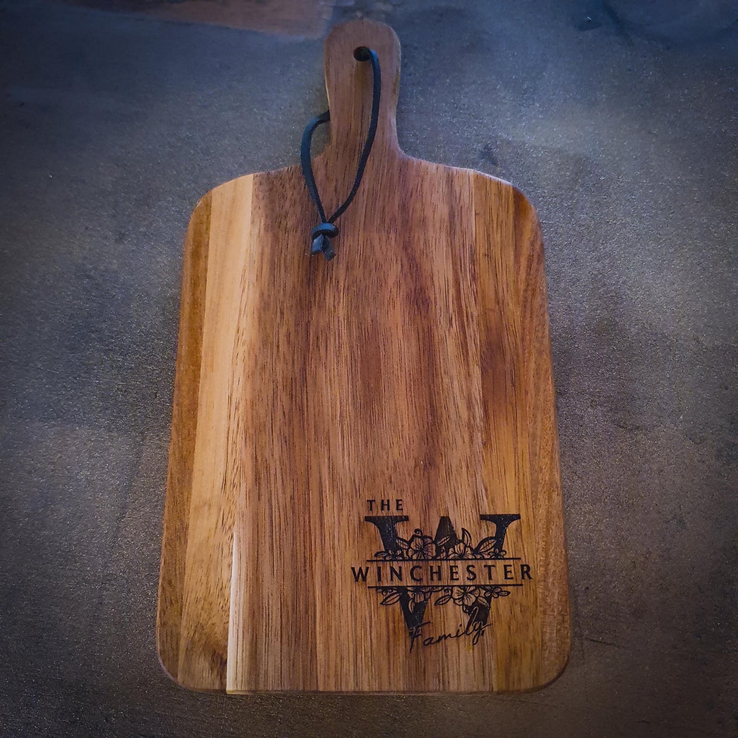 Monogram Acacia Serving Board – Personalised Gift with Family Monogram & Special Date – For Weddings, Anniversaries or Housewarmings