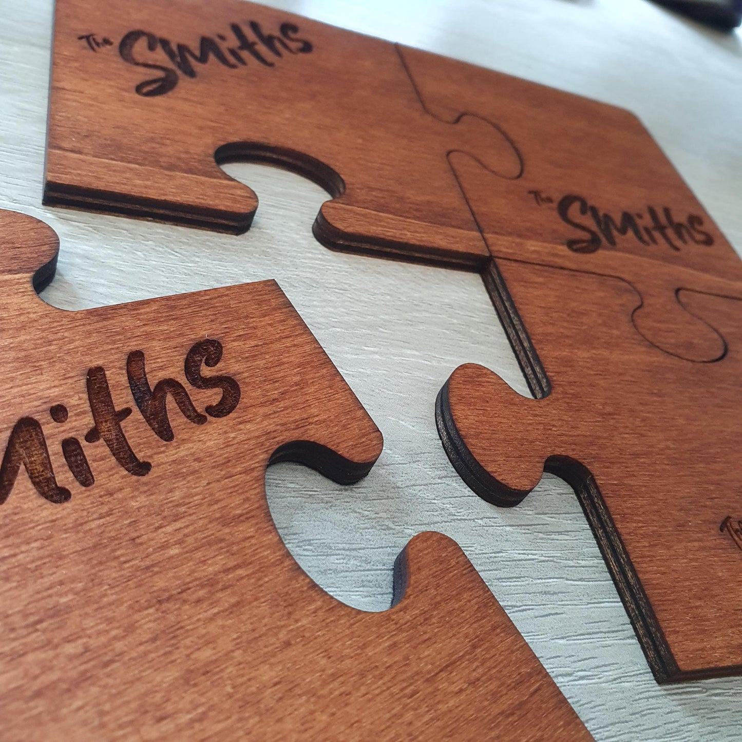 Personalised Wooden Jigsaw Coasters – Interlocking Puzzle Piece Coasters with Family Name or Initials – Custom Gift