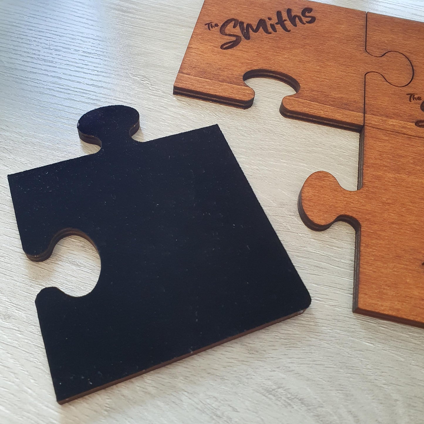 Personalised Wooden Jigsaw Coasters – Interlocking Puzzle Piece Coasters with Family Name or Initials – Custom Gift