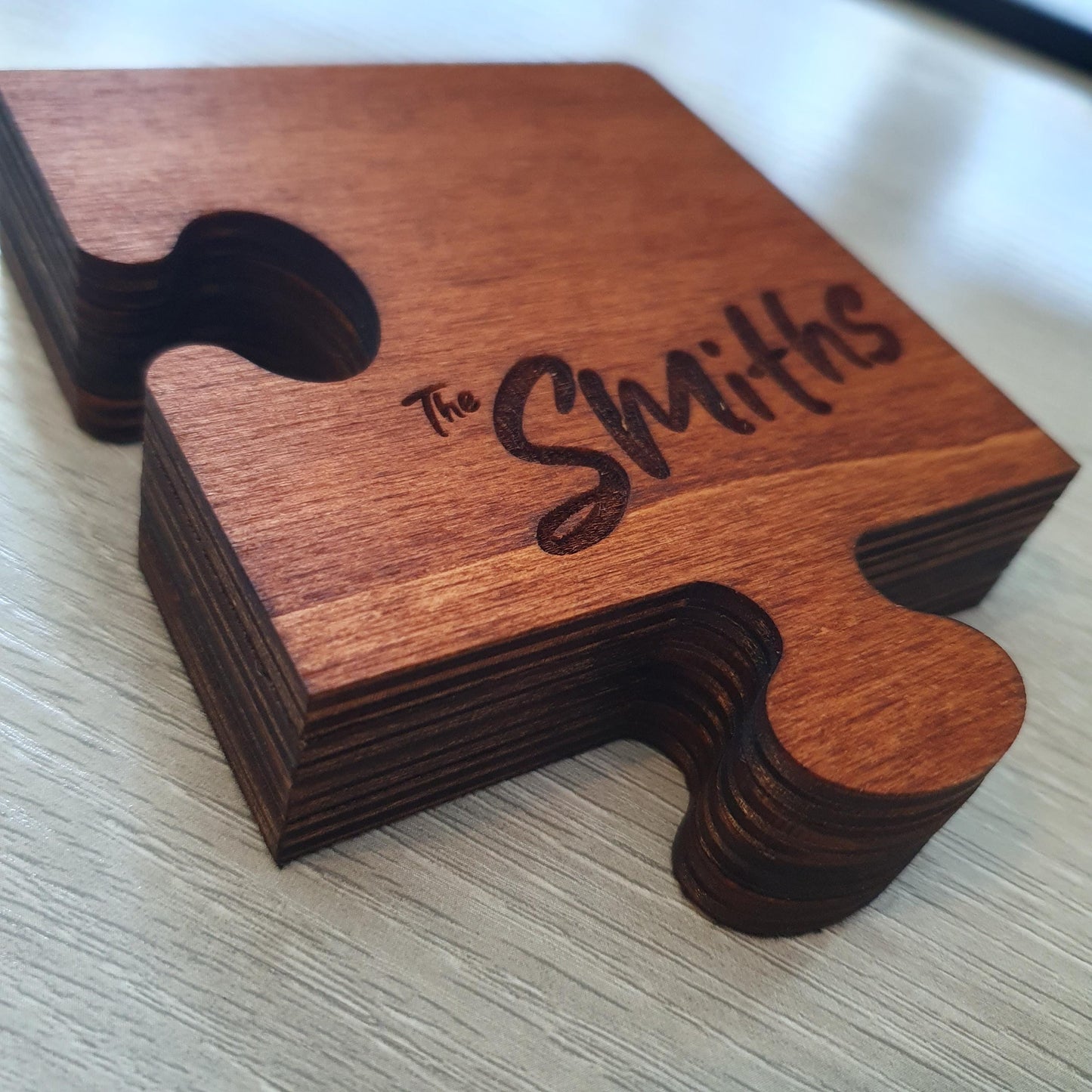 Personalised Wooden Jigsaw Coasters – Interlocking Puzzle Piece Coasters with Family Name or Initials – Custom Gift