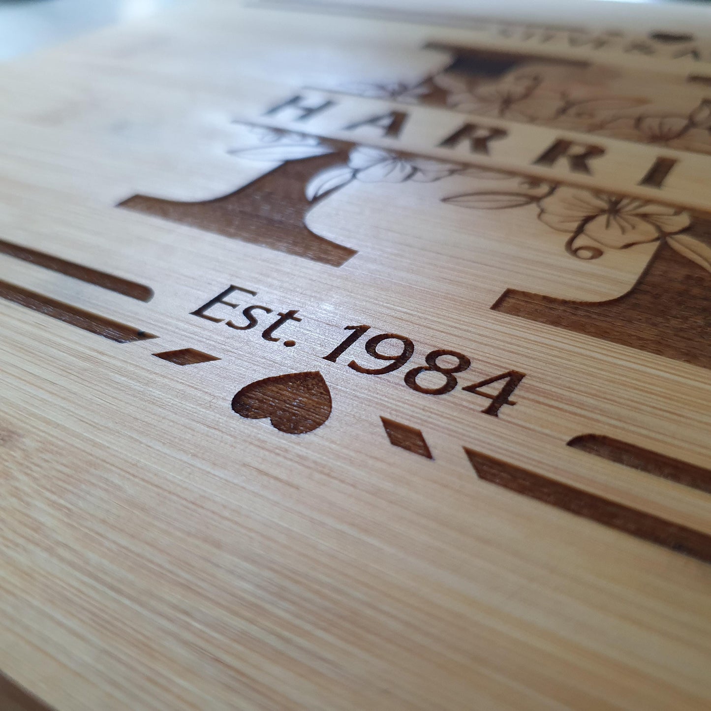 Personalised Bamboo Chopping Board – Custom Couples Gift with Monogram & Special Date – For Weddings, Anniversaries or Housewarmings