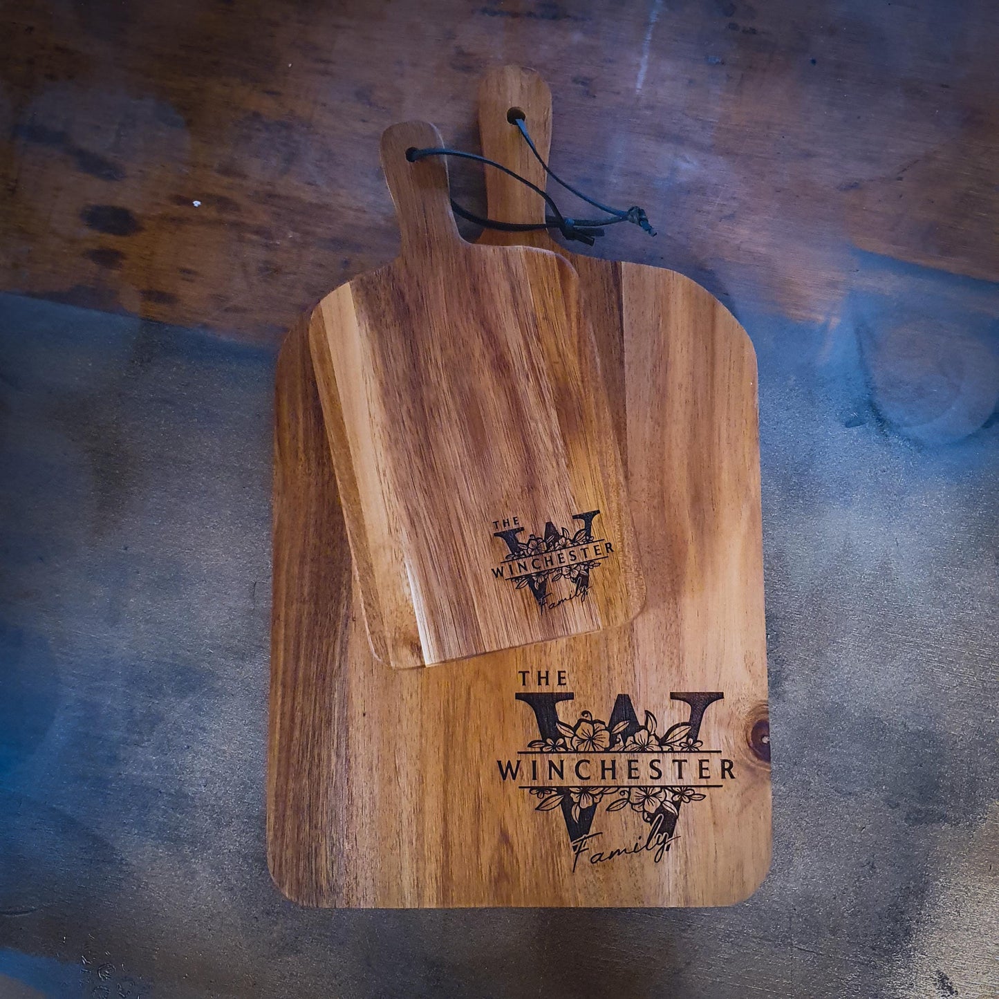 Monogram Acacia Serving Board – Personalised Gift with Family Monogram & Special Date – For Weddings, Anniversaries or Housewarmings