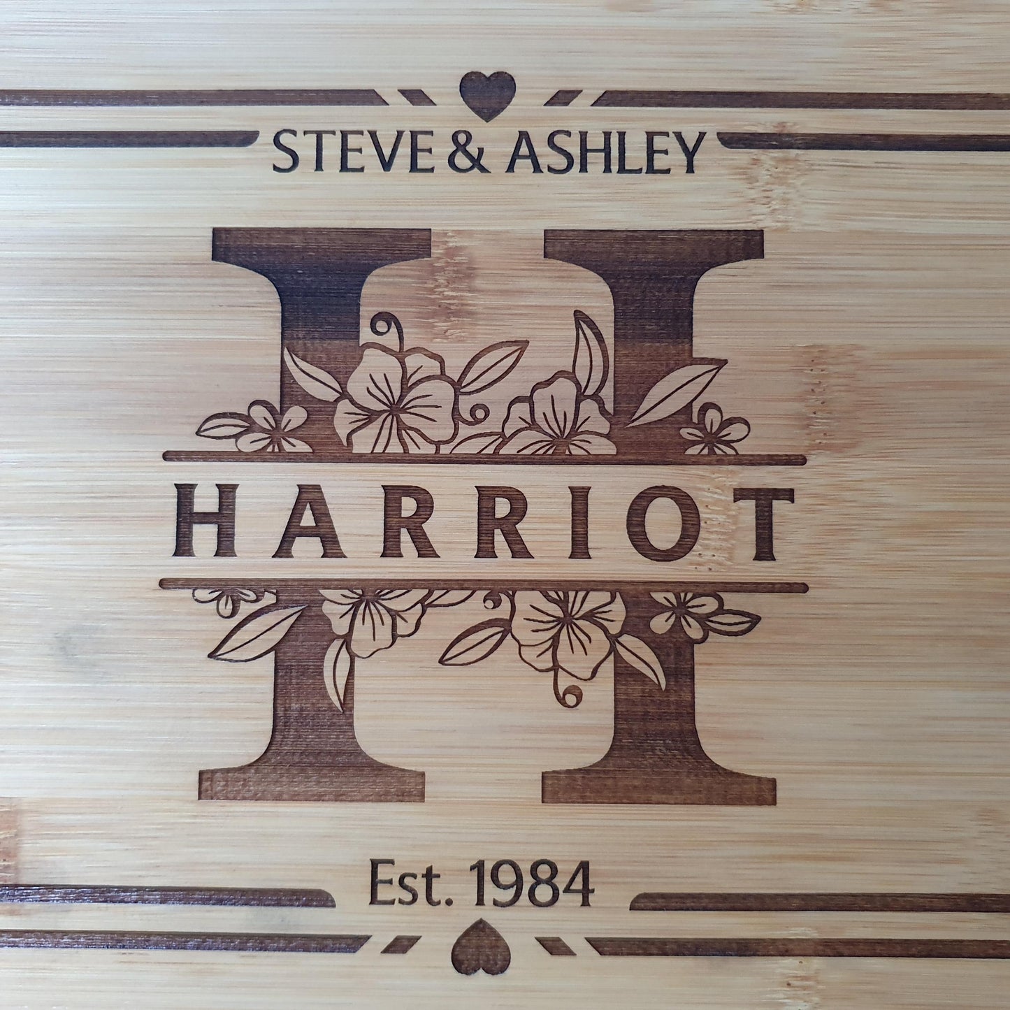 Personalised Bamboo Chopping Board – Custom Couples Gift with Monogram & Special Date – For Weddings, Anniversaries or Housewarmings