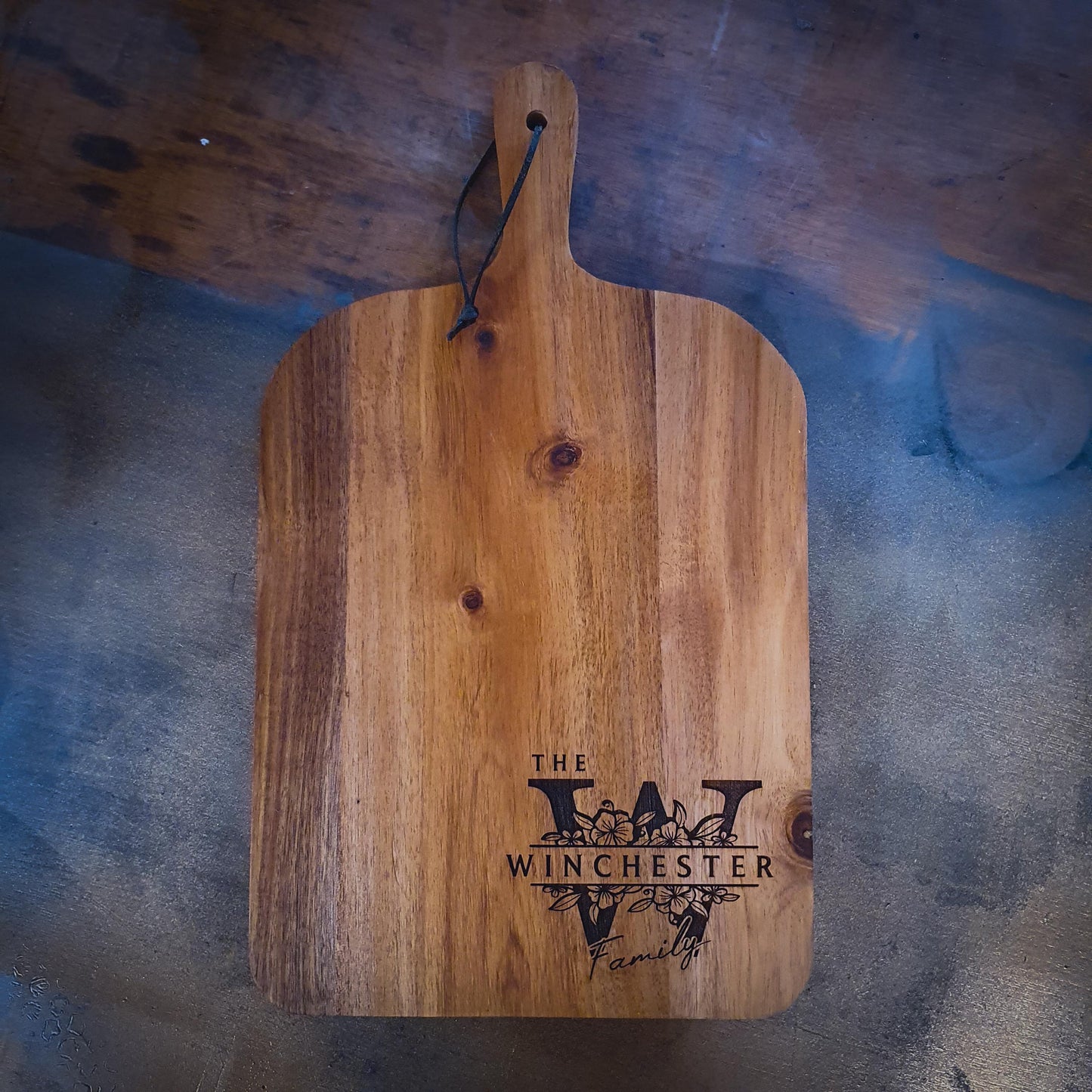 Monogram Acacia Serving Board – Personalised Gift with Family Monogram & Special Date – For Weddings, Anniversaries or Housewarmings